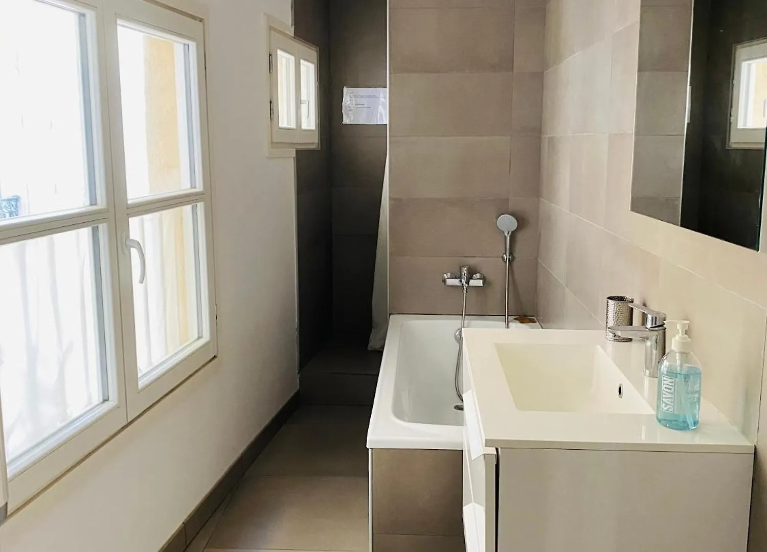Magnifique Appartement T4 90 M2 Tres Bien Situe 2 Min Vieux Port Et Gare St Charles Marseille Apartment
